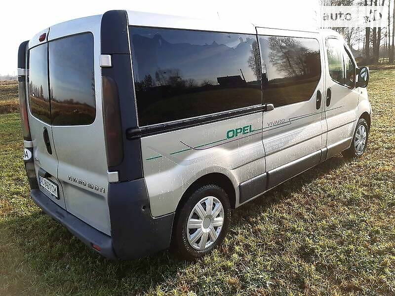 Вантажопасажирський фургон Opel Vivaro 2002 в Ратному