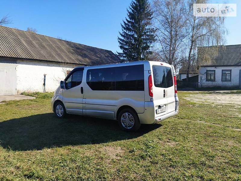 Вантажопасажирський фургон Opel Vivaro 2006 в Гадячі