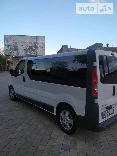 Грузопассажирский фургон Opel Vivaro 2011 в Львове