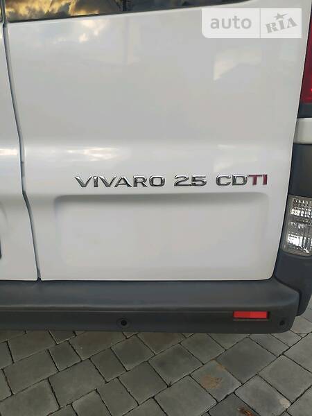 Грузопассажирский фургон Opel Vivaro 2011 в Львове