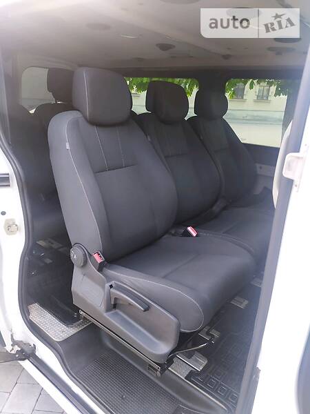 Грузопассажирский фургон Opel Vivaro 2011 в Львове