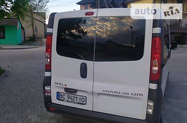 Вантажопасажирський фургон Opel Vivaro 2011 в 