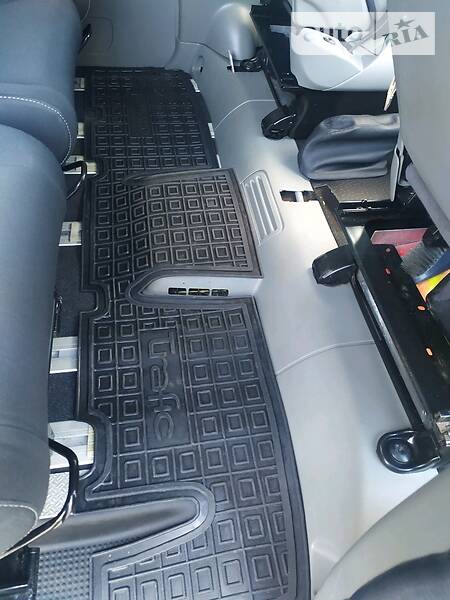 Грузопассажирский фургон Opel Vivaro 2011 в Львове