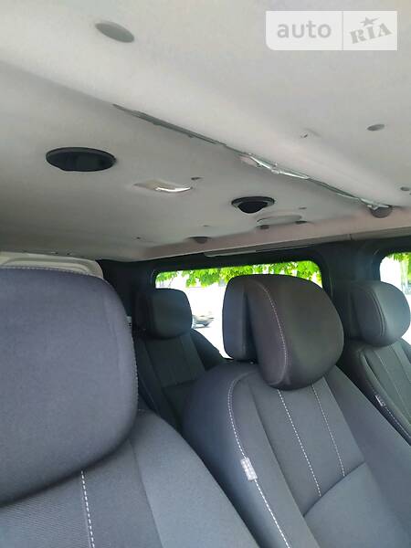 Грузопассажирский фургон Opel Vivaro 2011 в Львове