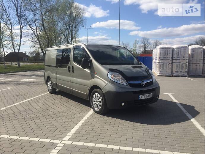 Вантажопасажирський фургон Opel Vivaro 2009 в 