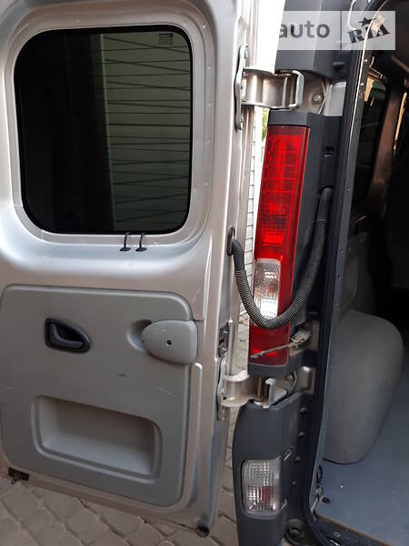 Мінівен Opel Vivaro 2011 в Косові