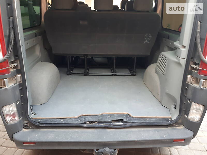 Мінівен Opel Vivaro 2011 в Косові