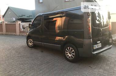 Грузопассажирский фургон Opel Vivaro 2005 в Ужгороде