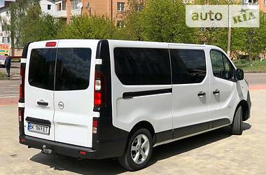 Грузопассажирский фургон Opel Vivaro 2015 в Дубно