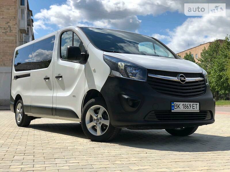 Грузопассажирский фургон Opel Vivaro 2015 в Дубно