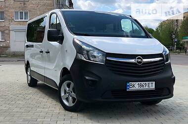 Грузопассажирский фургон Opel Vivaro 2015 в Дубно