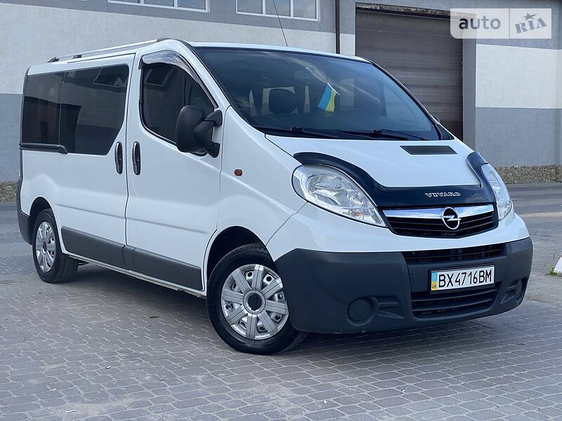 Вантажопасажирський фургон Opel Vivaro 2007 в Теофіполі