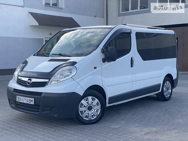 Вантажопасажирський фургон Opel Vivaro 2007 в Теофіполі