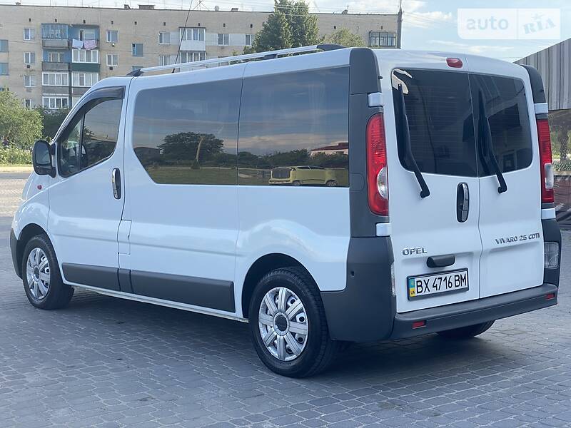 Вантажопасажирський фургон Opel Vivaro 2007 в Теофіполі