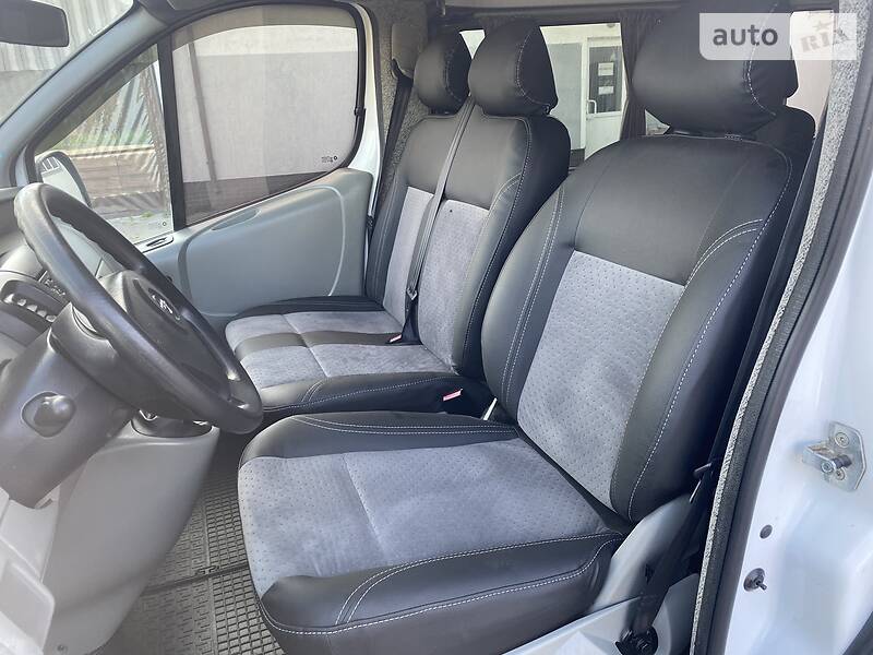 Вантажопасажирський фургон Opel Vivaro 2007 в Теофіполі