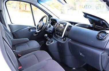 Вантажопасажирський фургон Opel Vivaro 2015 в 