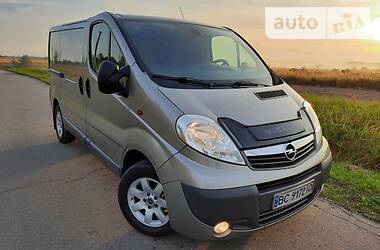 Вантажопасажирський фургон Opel Vivaro 2013 в Дрогобичі