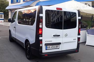 Грузопассажирский фургон Opel Vivaro 2015 в Киеве