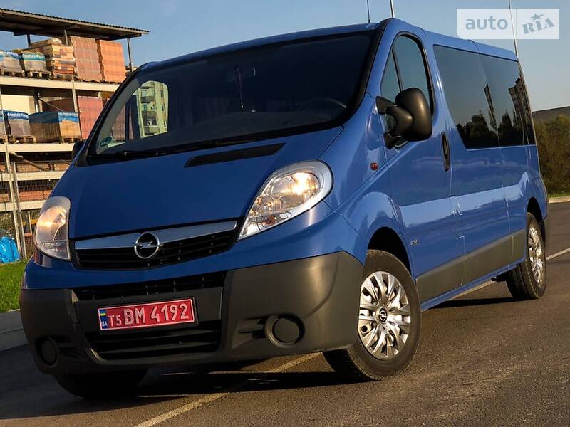 Грузопассажирский фургон Opel Vivaro 2011 в Дрогобыче