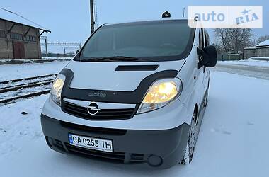 Грузопассажирский фургон Opel Vivaro 2013 в Миргороде