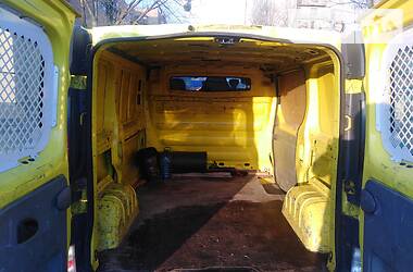 Грузопассажирский фургон Opel Vivaro 2004 в Киеве