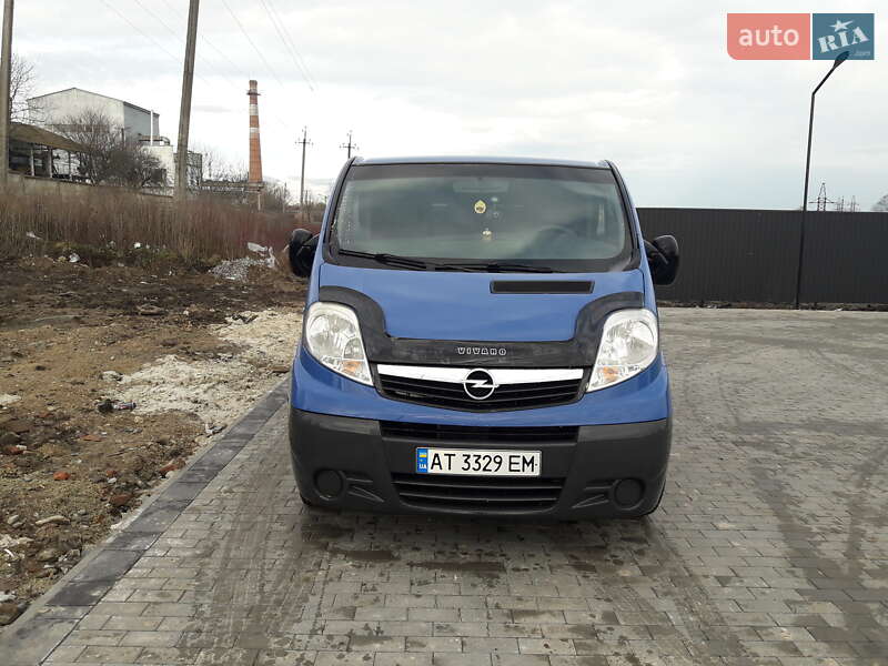 Минивэн Opel Vivaro 2009 в Городенке