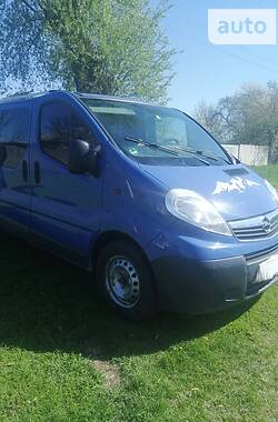 Грузопассажирский фургон Opel Vivaro 2011 в Сумах