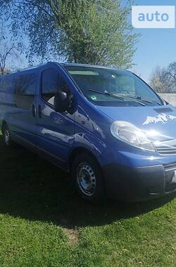 Грузопассажирский фургон Opel Vivaro 2011 в Сумах