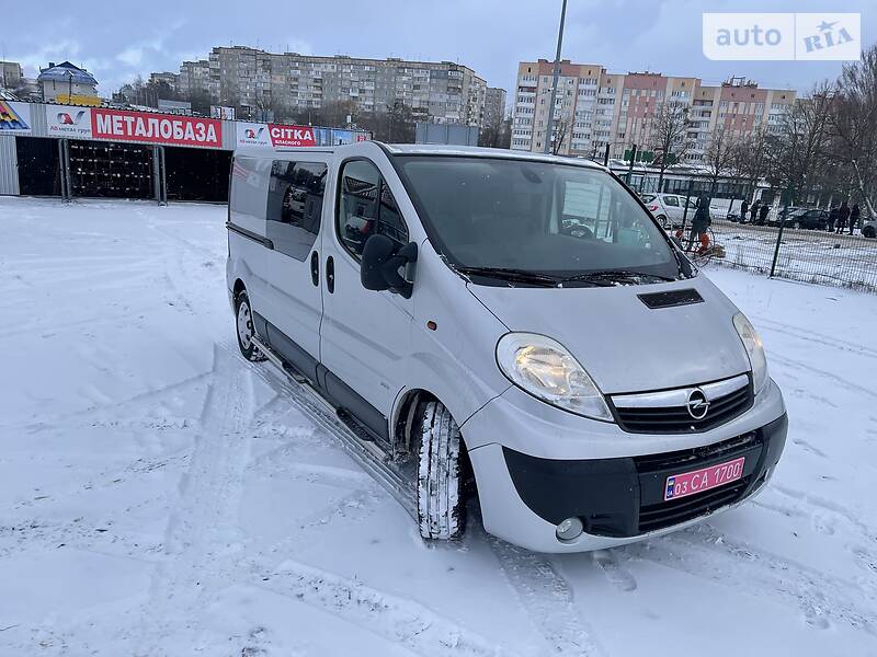 Минивэн Opel Vivaro 2012 в Ровно