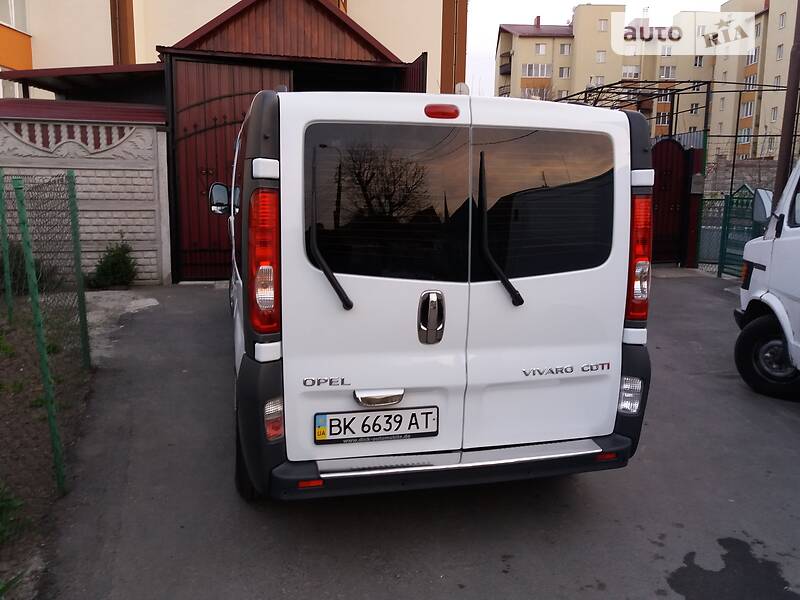 Мінівен Opel Vivaro 2010 в Рівному