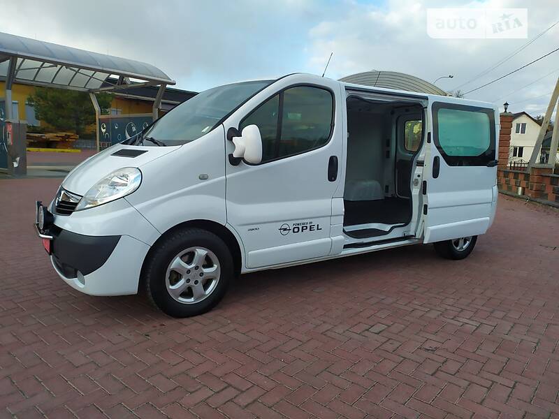 Вантажний фургон Opel Vivaro 2013 в Рівному