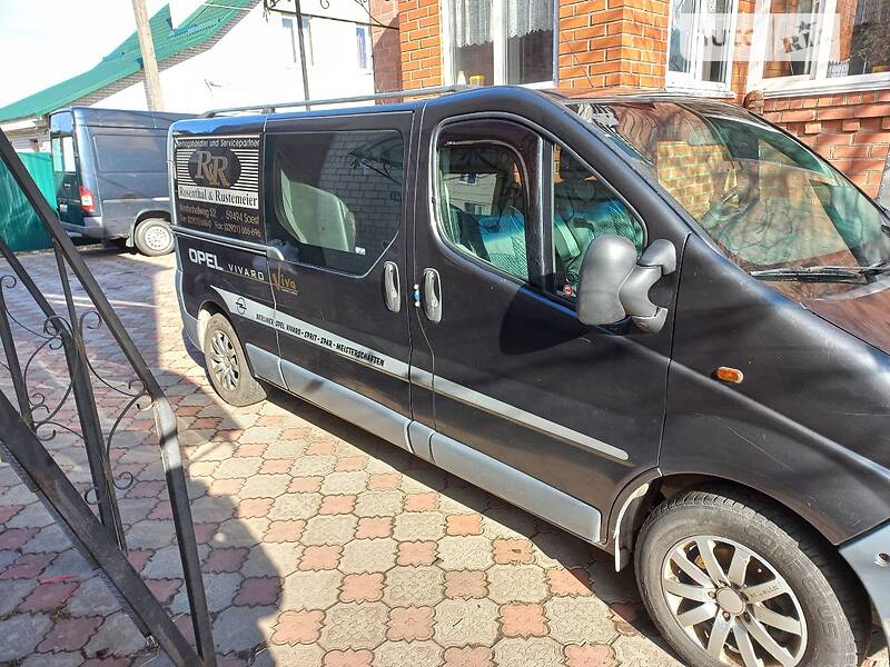 Вантажопасажирський фургон Opel Vivaro 2005 в Житомирі