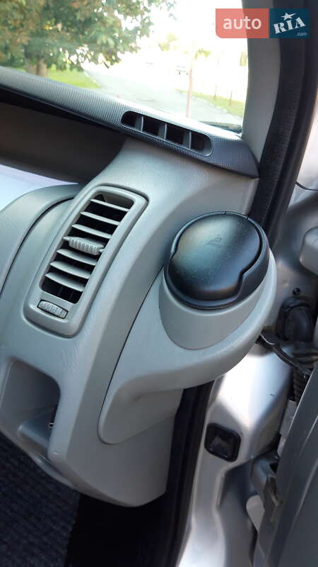 Мінівен Opel Vivaro 2012 в Києві