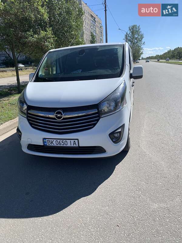 Минивэн Opel Vivaro 2016 в Черновцах