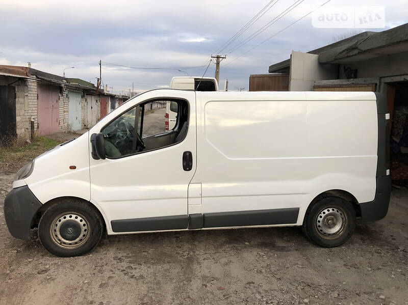 Вантажний фургон Opel Vivaro 2004 в Кам'янському