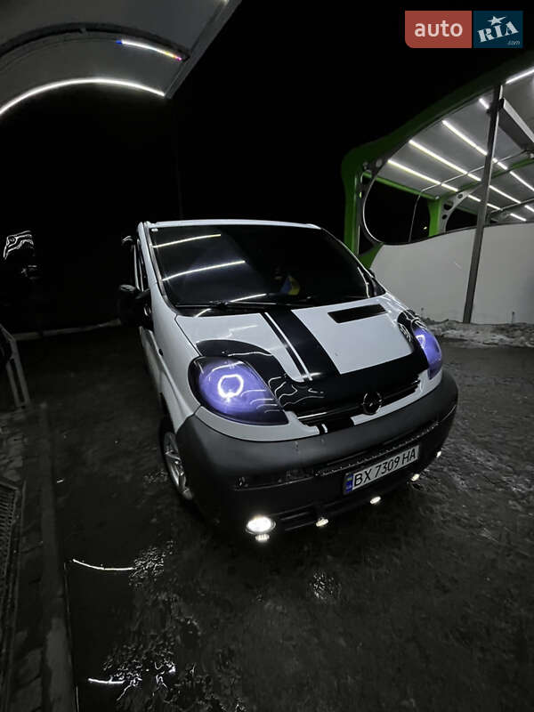 Мінівен Opel Vivaro 2005 в Віньківцях