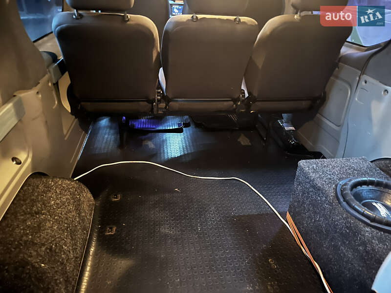 Мінівен Opel Vivaro 2005 в Віньківцях