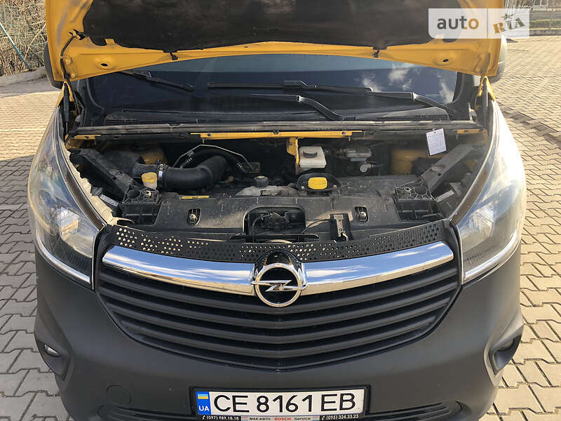 Вантажний фургон Opel Vivaro 2016 в Чернівцях