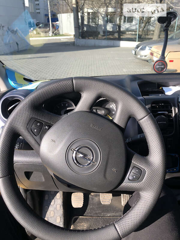 Вантажний фургон Opel Vivaro 2016 в Чернівцях