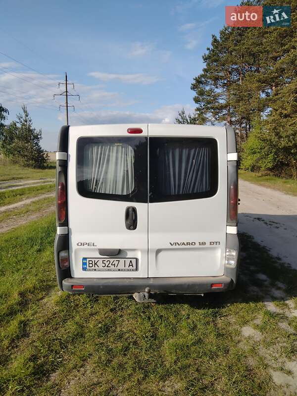 Мінівен Opel Vivaro 2003 в Володимирці