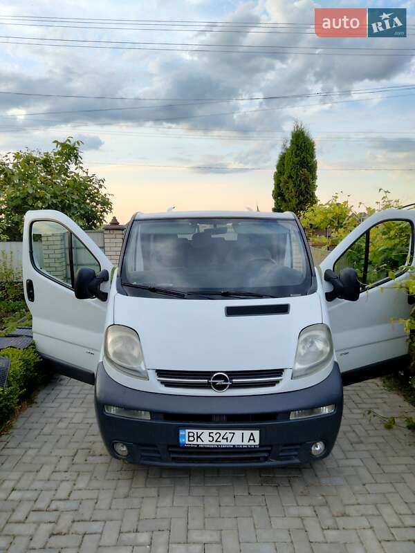 Мінівен Opel Vivaro 2003 в Володимирці