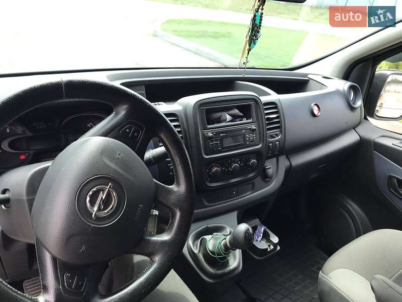 Минивэн Opel Vivaro 2015 в Александрие