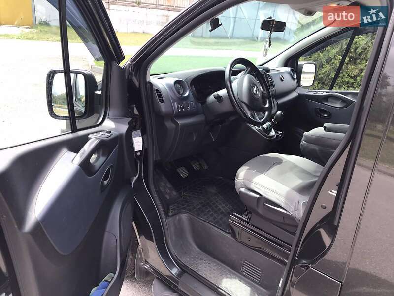 Минивэн Opel Vivaro 2015 в Александрие