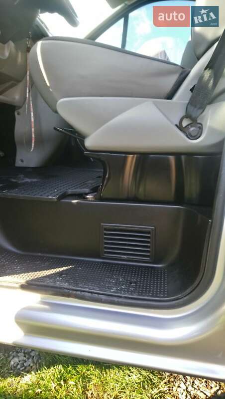 Минивэн Opel Vivaro 2014 в Виньковцах