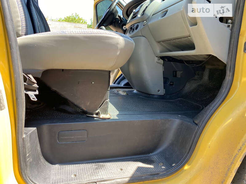 Грузовой фургон Opel Vivaro 2006 в Виннице