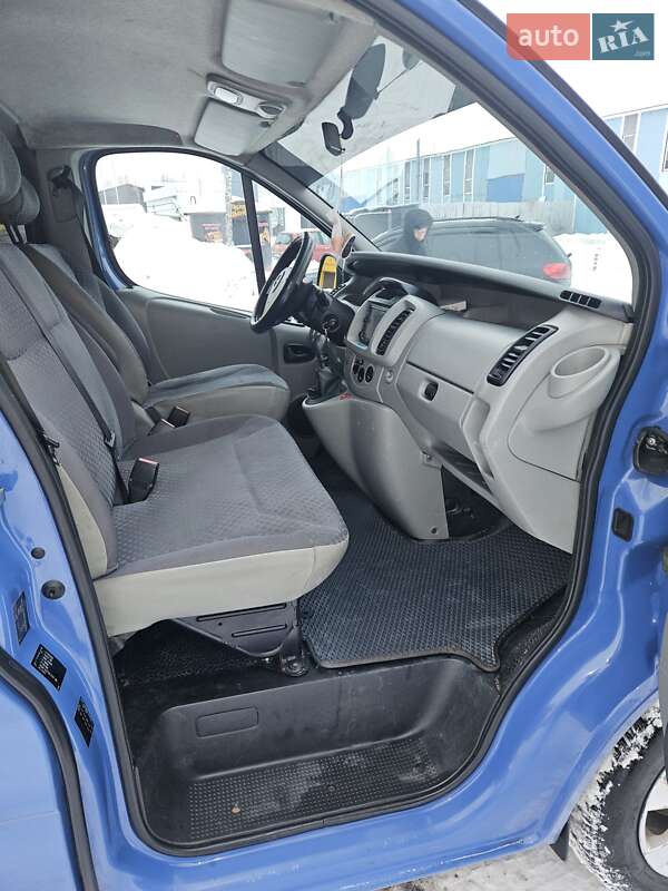 Мінівен Opel Vivaro 2005 в Чернігові
