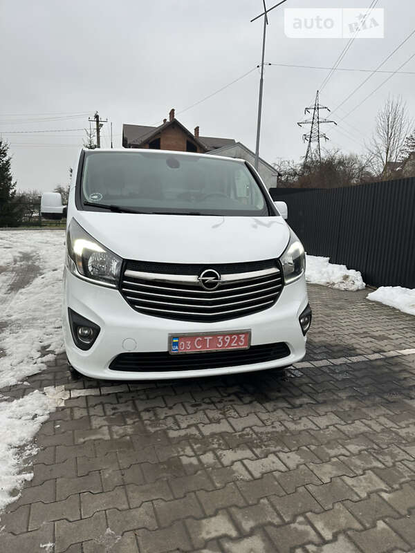 Грузовой фургон Opel Vivaro 2017 в Львове