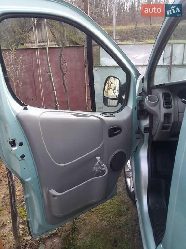 Мінівен Opel Vivaro 2002 в Мукачевому