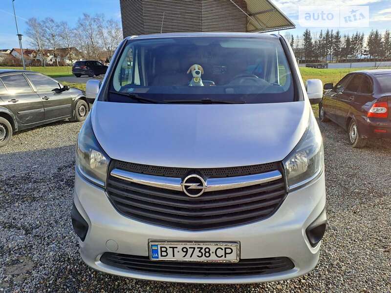 Минивэн Opel Vivaro 2015 в Новой Каховке