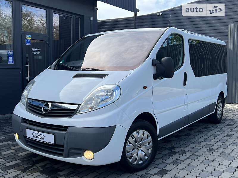 Мінівен Opel Vivaro 2012 в Чернівцях